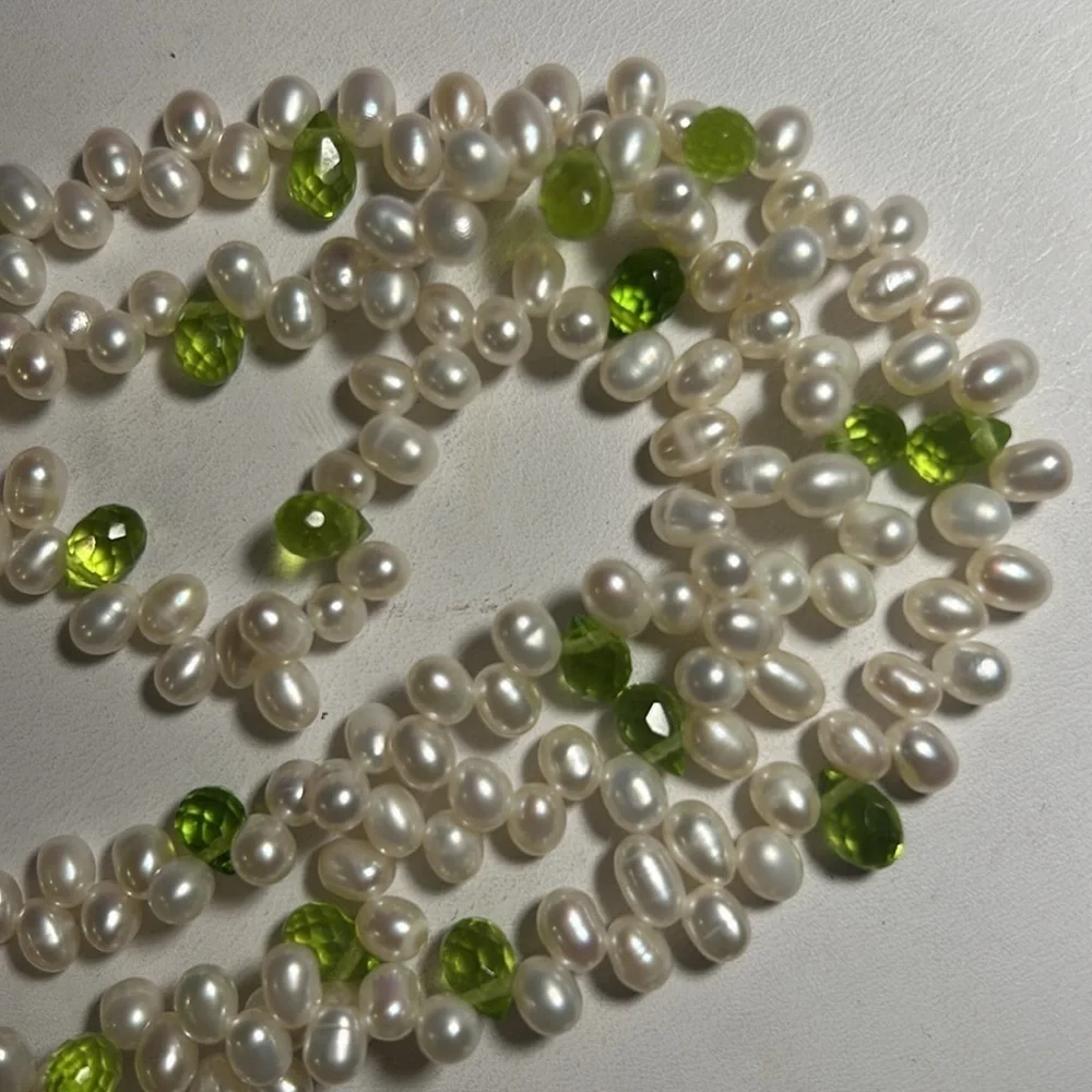 Pearl & Green Crystal Necklace (1) - Picture 3 of 5